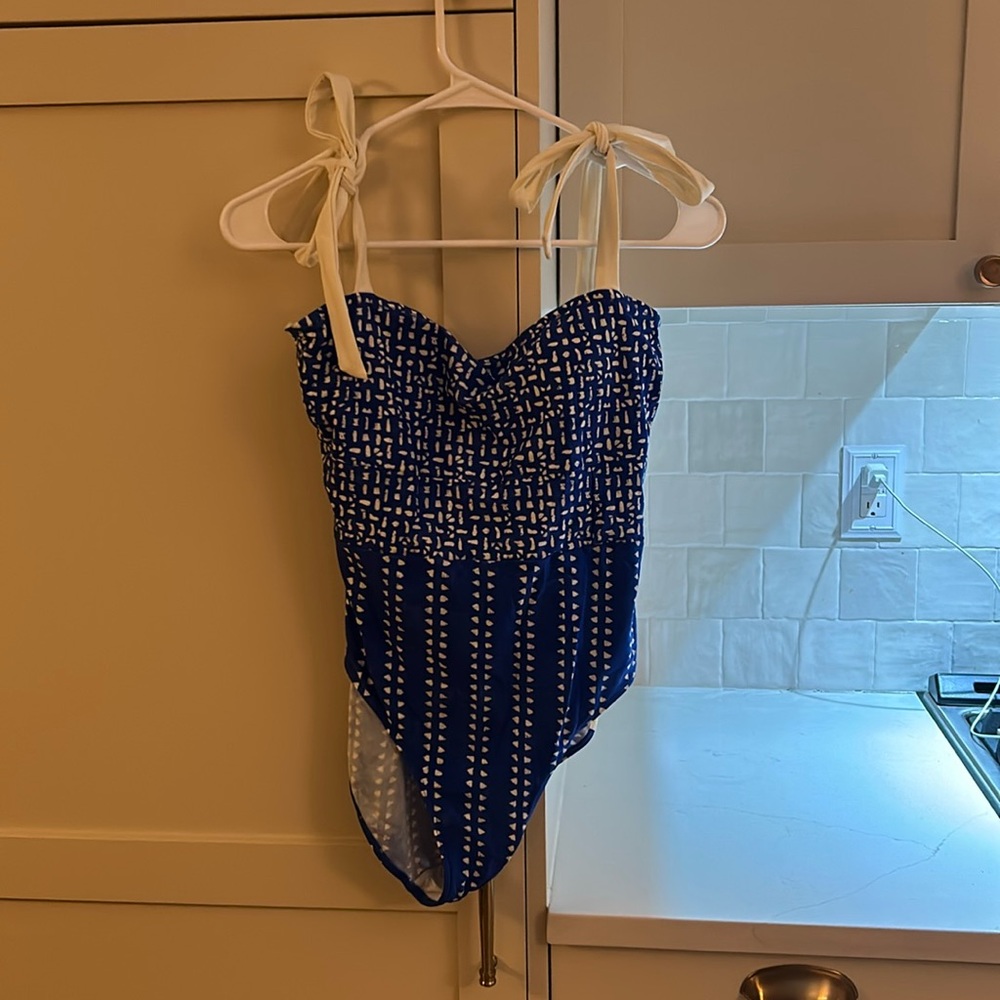 Summersalt size 8 swimsuit blue and white